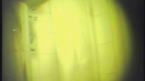 Busty cfnm pigor i uniform i trevägs kul sexfilm med äldre damer
